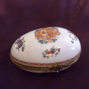HandPainted Porclein eggshapeTrinket box